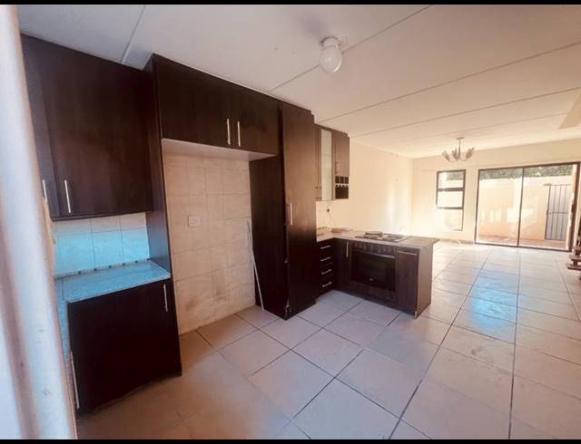 2 BEDROOM TOWNHOUSE FOR SALE IN GEZINA